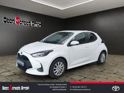 Gebraucht Toyota Yaris Hybrid Business Edition 116 PS (85 kW) 2023 Weiß Limousine