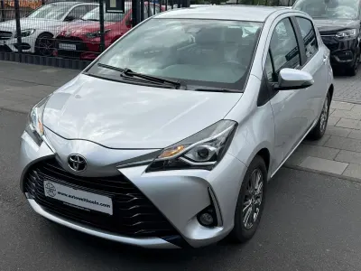 Gebraucht Toyota Yaris Comfort 111 PS (81 kW) 2017 Silber Kleinwagen