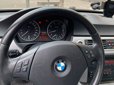 gebraucht BMW 320 im sehr guten Zustand