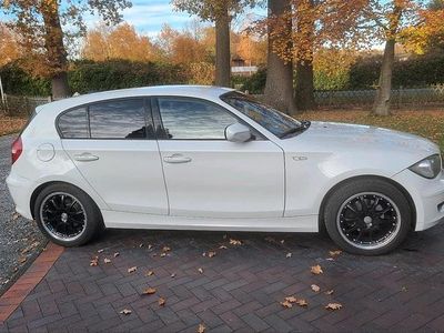 Weiß Gebraucht 2011 BMW 116 Lifestyle Kleinwagen | 3.800 € (Fairer Preis)