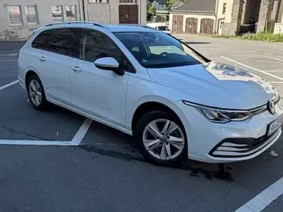 Gebraucht VW Golf VII Life 150 PS (110 kW) 2021 Weiß Kleinwagen