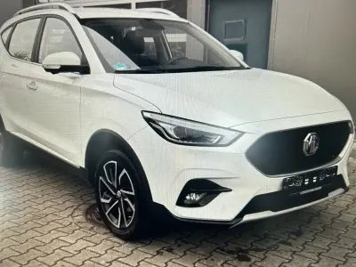 Używany MG ZS 111 KM (81 kW) 2024 Biały SUV