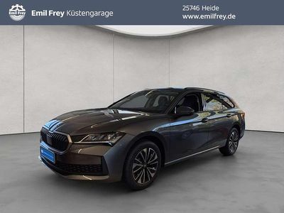 Grau Neu 2025 Skoda Superb Essence Kombi | 48.700 € (Teuer)