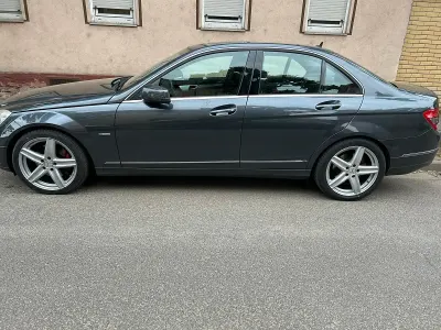 Gebraucht Mercedes C350 231 PS (169 kW) 2010 Blau Limousine