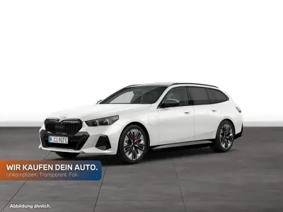 Gebraucht BMW 550e Comfort Edition 489 PS (359 kW) 2025 Mineralweiß metallic Kombi