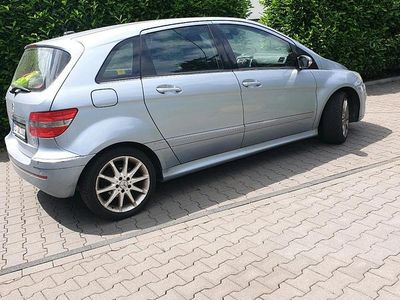 Mercedes B200