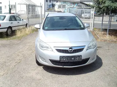 Gebraucht Opel Astra Edition 110 PS (80 kW) 2011 Silber Kombi