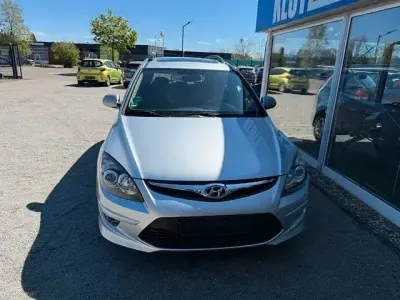 Gebraucht Hyundai i30 109 PS (80 kW) 2011 Silber Kombi