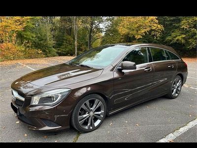 Second-hand Mercedes CLA180 AMG line 122 CP (89 kW) 2016 Maro Berlinǎ