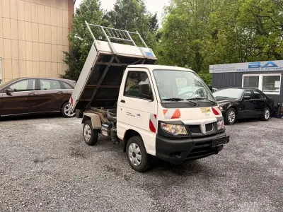Używany Piaggio Porter 71 KM (52 kW) 2012 Biały