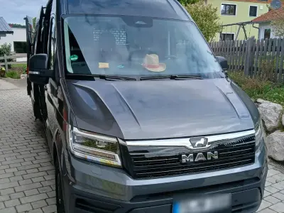 Używany MAN TGE 177 KM (130 kW) 2025 Szary Van