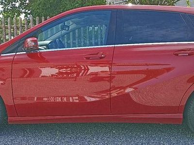 Gebraucht Mercedes B180 109 PS (80 kW) 2013 Rot Van / Kleinbus