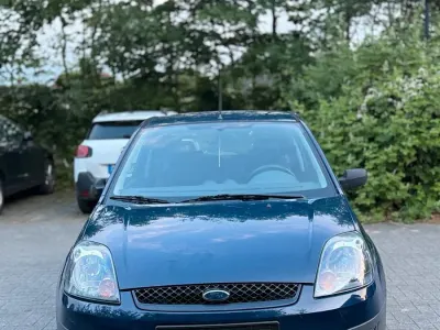 Gebraucht Ford Fiesta 64 PS (47 kW) 2008 Blau Kleinwagen