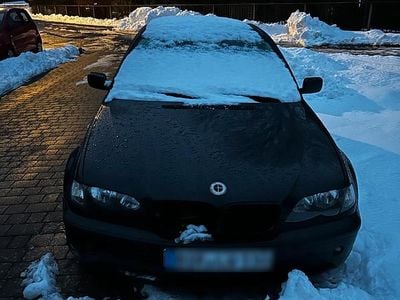 Schwarz Gebraucht 2004 BMW 320 Limousine | 2.500 €