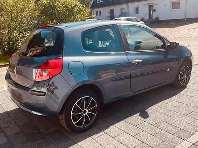 Usata Renault Clio III 75 CV (55 kW) 2006 Blu Utilitaria