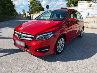 Gebraucht Mercedes B180 122 PS (89 kW) 2018 Rot Kleinwagen
