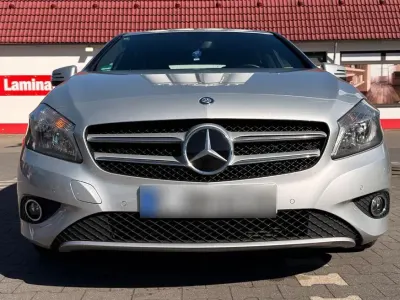 Używany Mercedes A180 122 KM (89 kW) 2012 Srebrny Sedan/Limuzyna