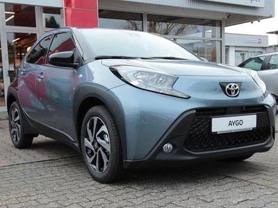Gebraucht Toyota Aygo X Basis 72 PS (52 kW) 2025 Celestite grey metallic / night sky black SUV