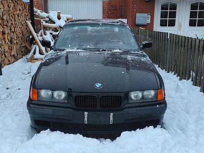 Usado BMW 316 102 HP (75 kW) 1995 Preto Coupé