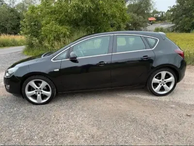 Gebraucht Opel Astra 180 PS (132 kW) 2009 Schwarz Limousine