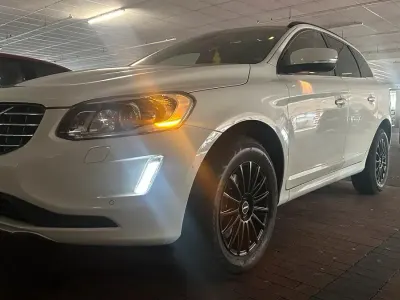 Gebraucht Volvo XC60 215 PS (158 kW) 2014 Weiß SUV