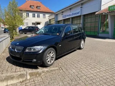 Usata BMW 318 143 CV (105 kW) 2011 Nero Station wagon