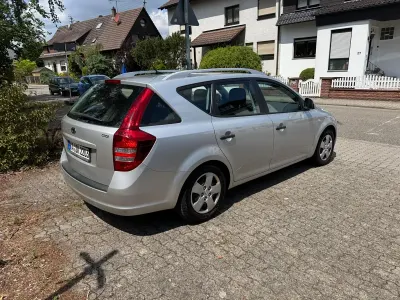 Gebraucht Kia Ceed 120 PS (88 kW) 2009 Silber Kleinwagen