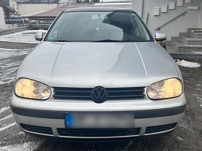 Grau Gebraucht 2001 VW Golf IV Kleinwagen | 1.600 € (Guter Preis)