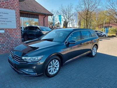 Gebraucht VW Passat Business 122 PS (89 kW) 2023 Grau Kombi