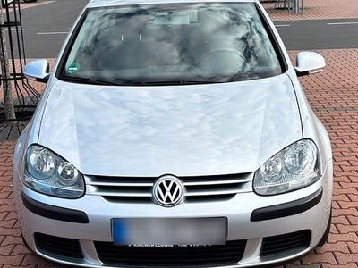 Usata VW Golf IV 74 CV (54 kW) 2004 Argento Berlina