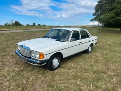 Gebraucht Mercedes 200 109 PS (80 kW) 1982 Weiß Limousine