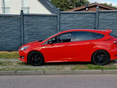 Gebraucht Ford Focus ST-Line 150 PS (110 kW) 2015 Rot Kleinwagen