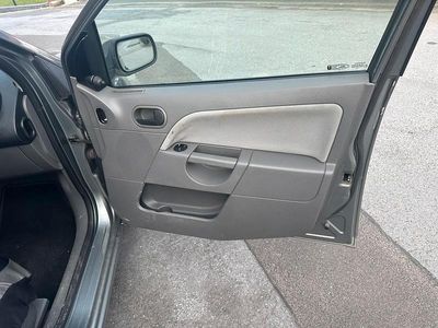Usata Ford Fiesta 80 CV (58 kW) 2002 Grigio Utilitaria