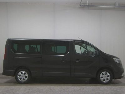 Mitternachtsschwarz Gebraucht 2023 Renault Trafic Life Van / Kleinbus | 31.480 € (Guter Preis)