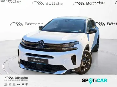 Gebraucht Citroën C5 Aircross PureTech 131 PS (96 kW) 2023 Lack weiss banquise/typ aussenverkleidung spiegel flach standard SUV