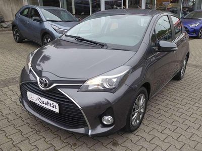 Usata Toyota Yaris Active 69 CV (50 kW) 2016 Grigio Berlina