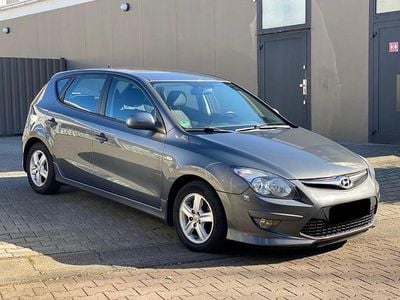 Grau Gebraucht 2011 Hyundai i30 Edition Limousine | 3.990 € (Fairer Preis)