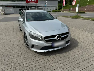 Gebraucht Mercedes A180 122 PS (89 kW) 2016 Silber Kleinwagen