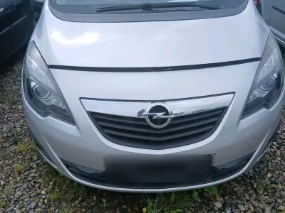 Gebraucht Opel Meriva 101 PS (74 kW) 2011 Silber Van / Kleinbus