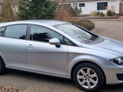 Silber Gebraucht 2011 Seat Leon Style Limousine | 3.990 € (Guter Preis)