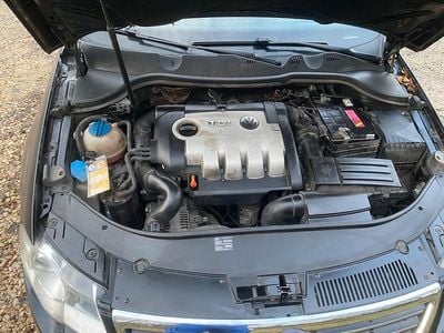 Usata VW Passat 140 CV (102 kW) 2005 Nero Station wagon