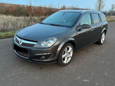 Grau Gebraucht 2010 Opel Astra Kombi | 2.890 € (Guter Preis)