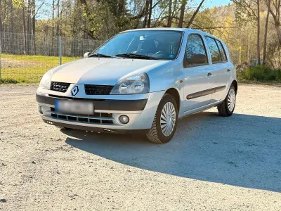 Gebraucht Renault Clio 75 PS (55 kW) 2002 Silber Kleinwagen