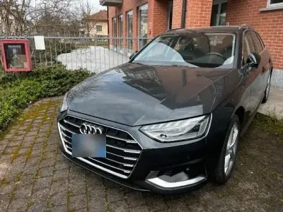Gebraucht Audi A4 Advanced 136 PS (100 kW) 2022 Grau Kombi