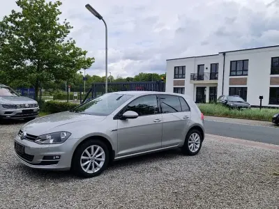 Gebraucht VW Golf VII LOUNGE 86 PS (63 kW) 2016 Silber Limousine