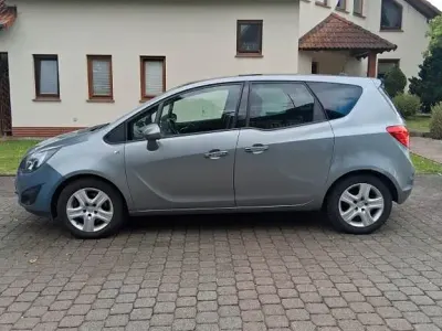 Gebraucht Opel Meriva Innovation 140 PS (102 kW) 2011 Silber Van / Kleinbus