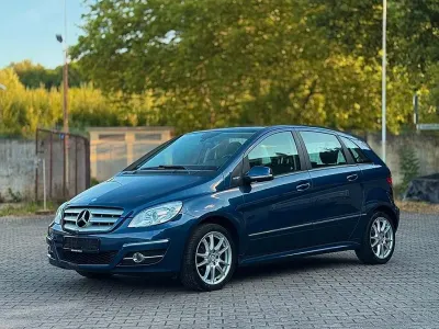 Gebraucht Mercedes B180 Avantgarde 116 PS (85 kW) 2010 Blau Van / Kleinbus