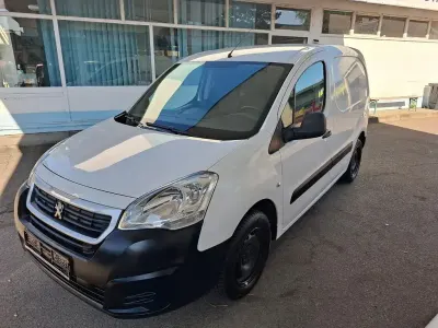 Gebraucht Peugeot Partner Comfort plus 98 PS (72 kW) 2018 Weiß Van / Kleinbus
