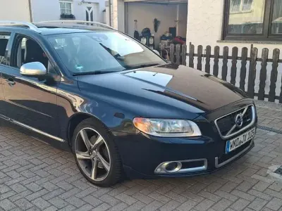 Gebraucht Volvo V70 R-Design 163 PS (119 kW) 2012 Blau Kombi