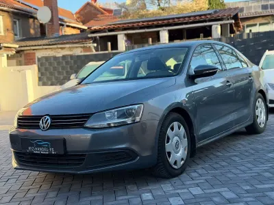 Używany VW Jetta Comfortline 105 KM (77 kW) 2011 Szary Sedan/Limuzyna